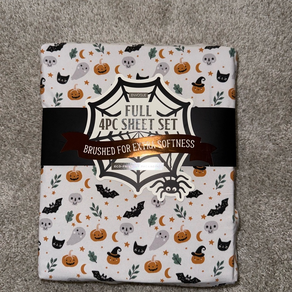 Halloween FULL sheet set includes fitted sheet and 2 pillowcases only - Picture 2 of 3